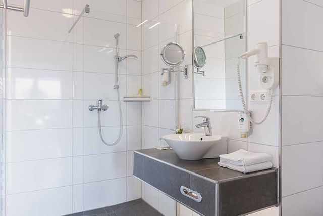Doppelzimmer Komfort Plus Badezimmer